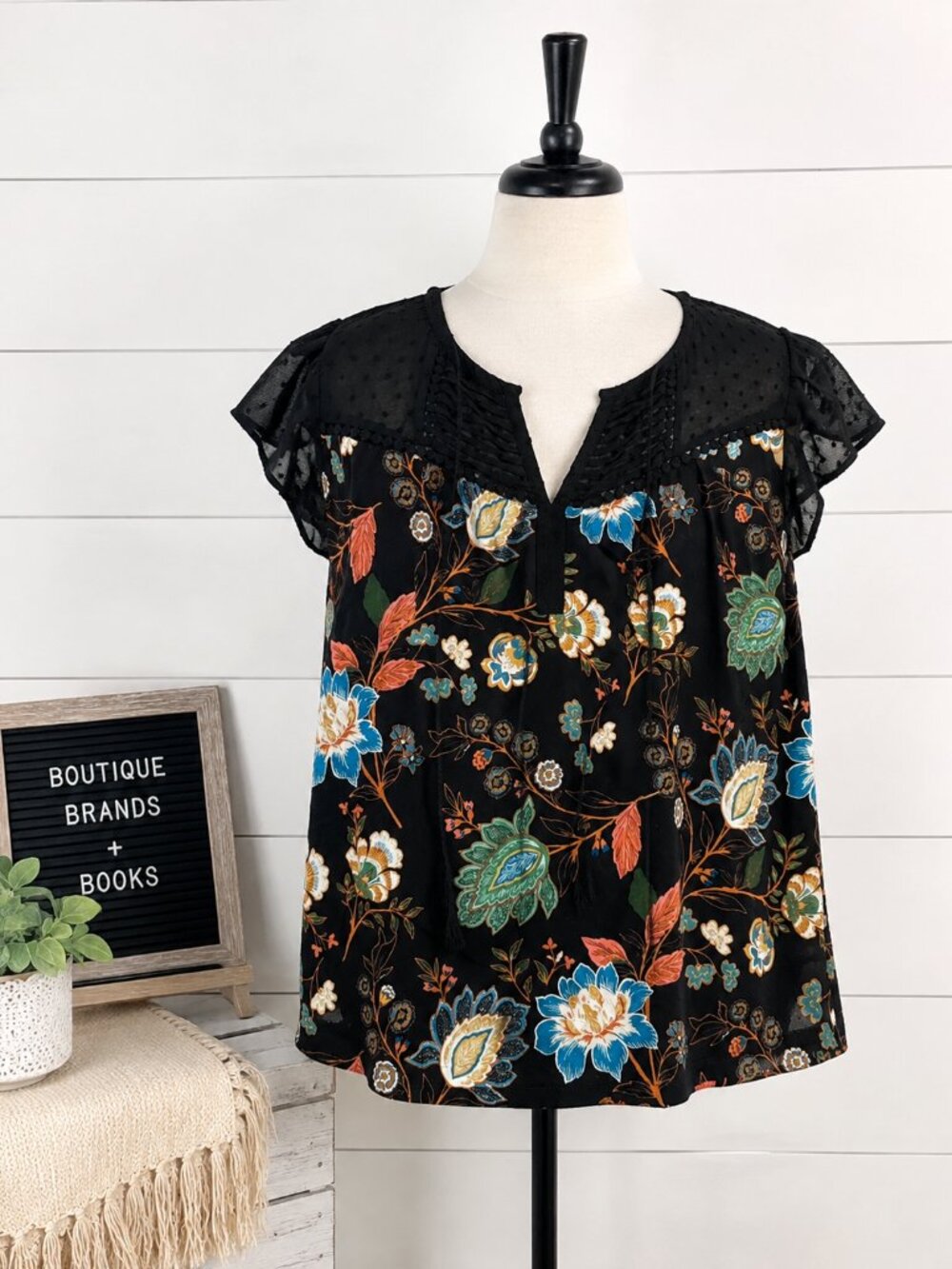 Daniel Rainn Black Floral Tie Top Size Medium